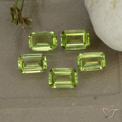2.44ctw Natural Verde vivo Peridoto, corte esmeralda, VVS-VS