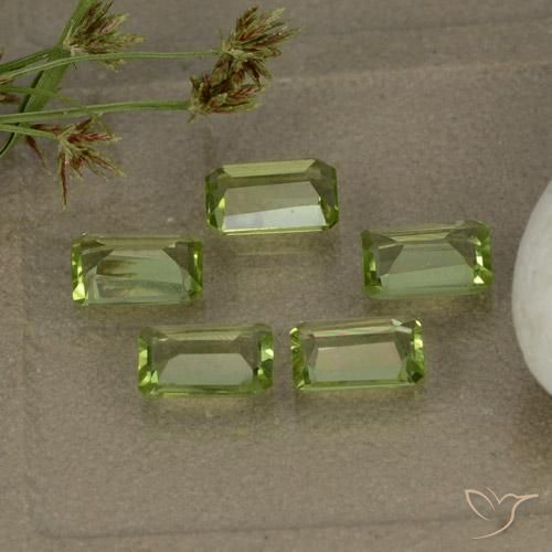 Gemas de Peridoto Verde vivo claro natural de 2.66 ct, Corte Octágono / Esmeralda, VVS-VS