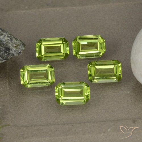 2.68ctw Natural Verde medio Peridoto, corte esmeralda, VVS-VS