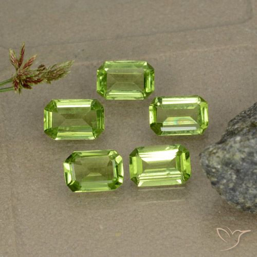 2.37ctw Natural Verde medio Peridoto, corte esmeralda, VVS-VS
