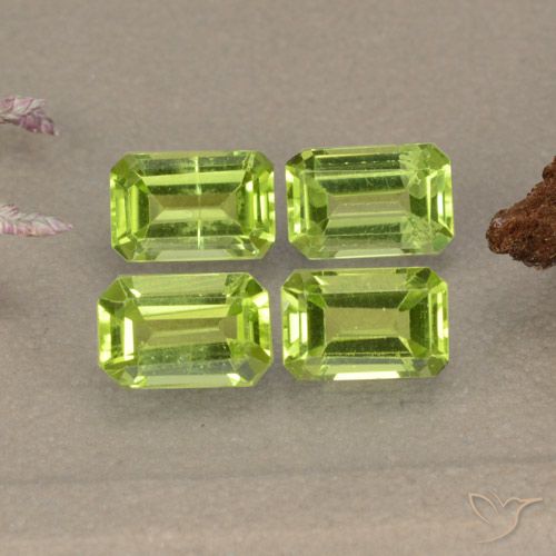 2.39ctw Natural Verde medio Peridoto, corte esmeralda, VVS-VS