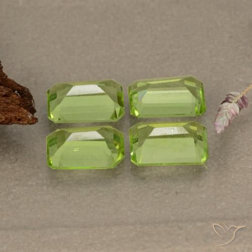 Gemas de Peridoto Verde medio natural de 2.70 ct, Corte Octágono / Esmeralda, VVS-VS