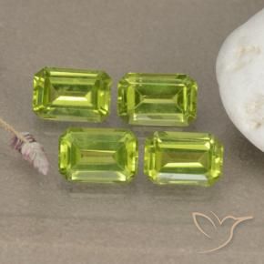 Gemas de Peridoto Verde medio natural de 2.56 ct, Corte Octágono / Esmeralda, VVS-VS