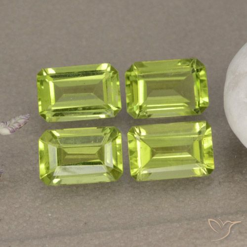 2.38ctw Natural Verde amarillento intenso Peridoto, corte esmeralda, VVS-VS