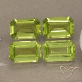 Gemas de Peridoto Verde medio natural de 2.26 ct, Corte Octágono / Esmeralda, VVS-VS