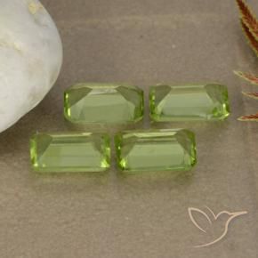 Gemas de Peridoto Verde medio natural de 1.89 ct, Corte Octágono / Esmeralda, VVS-VS
