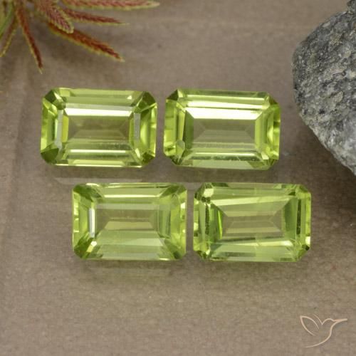 Gemas de Peridoto Verde vivo natural de 2.56 ct, Corte Octágono / Esmeralda, VVS-VS