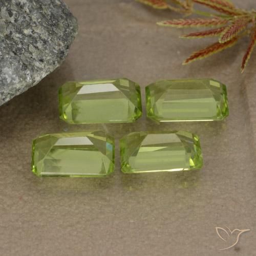 Gemas de Peridoto Verde vivo natural de 2.56 ct, Corte Octágono / Esmeralda, VVS-VS