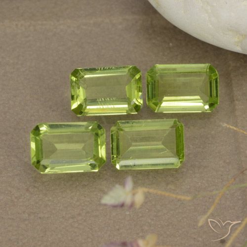 1.98ctw Natural Verde medio Peridoto, corte esmeralda, VVS-VS