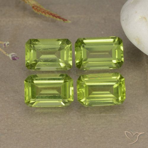 2.29ctw Natural Verde medio Peridoto, corte esmeralda, VVS-VS