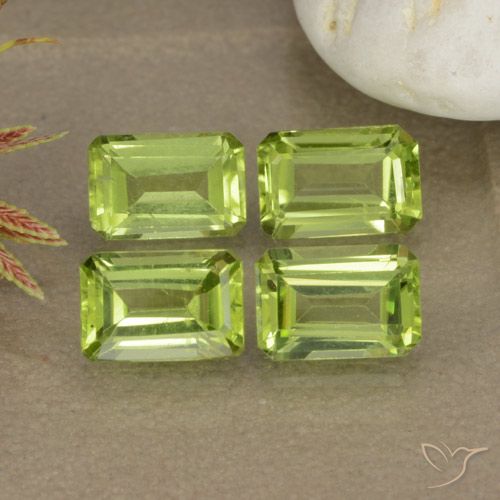 2.58ctw Natural Verde vivo Peridoto, corte esmeralda, VVS-VS