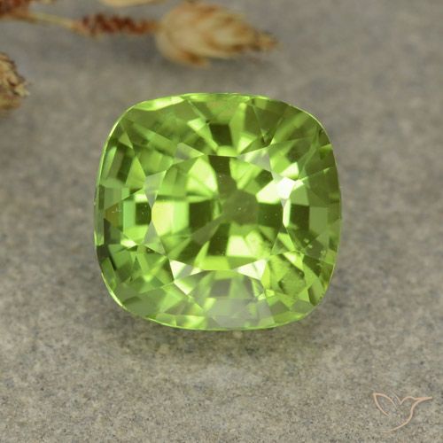 2.40ct Natural Verde medio Peridoto, Forma Cojín, VVS-VS