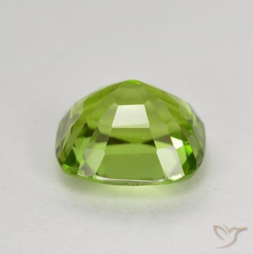 Peridoto Verde medio natural de 2.35 ct, Forma Cojín, VS