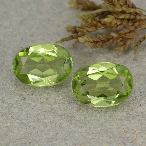 2.35ctw Natural Verde medio Peridoto, Ovalada, VS