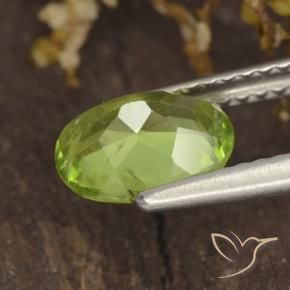 Peridoto Verde medio natural de 1.38 ct, Ovalada, VS