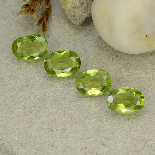 4.50ctw Natural Verde vivo Peridoto, Ovalada, VS