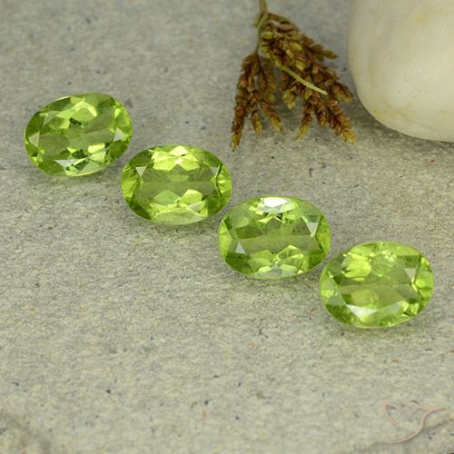 5.23ctw Natural Verde medio Peridoto, Ovalada, VS