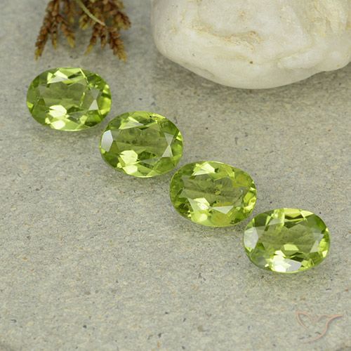 4.90ctw Natural Verde medio Peridoto, Ovalada, VS