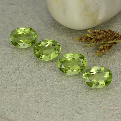 4.98ctw Natural Verde medio Peridoto, Ovalada, VS