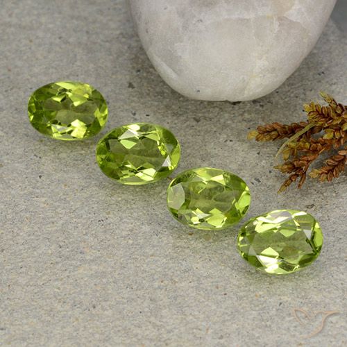 4.96ctw Natural Verde medio Peridoto, Ovalada, VS