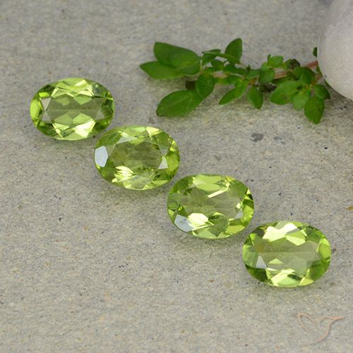 4.86ctw Natural Verde vivo Peridoto, Ovalada, VS