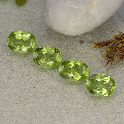 5.26ctw Natural Verde medio Peridoto, Ovalada, VS