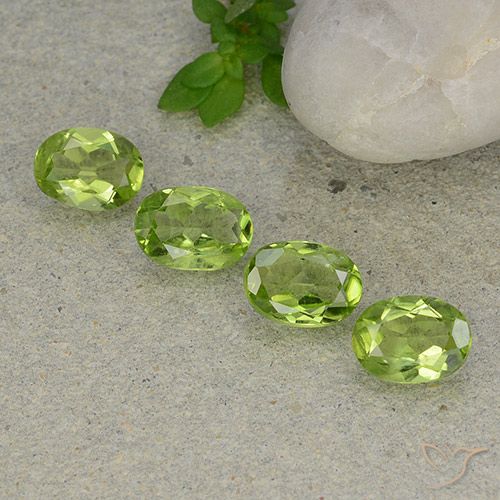 4.40ctw Natural Verde vivo claro Peridoto, Ovalada, VS