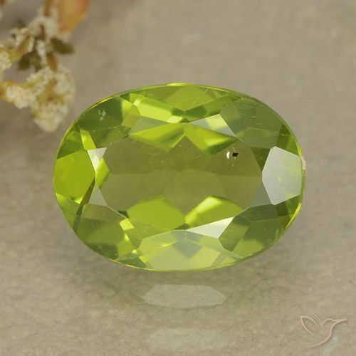 1.37ct Natural Verde medio Peridoto, Ovalada, VS