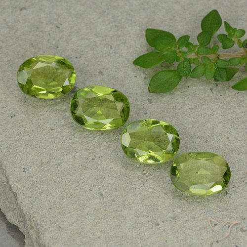4.56ctw Natural Verde vivo Peridoto, Ovalada, VS