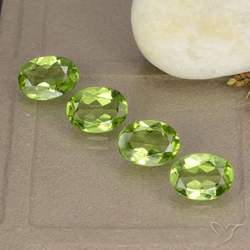 4.77ctw Natural Verde vivo Peridoto, Ovalada, VS