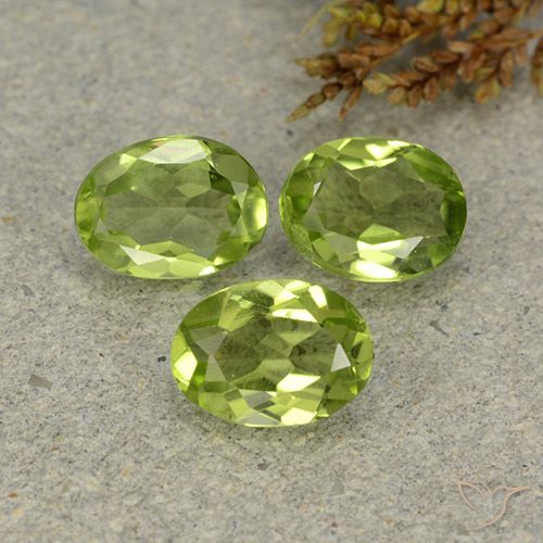 2.91ctw Natural Verde vivo Peridoto, Ovalada, VS