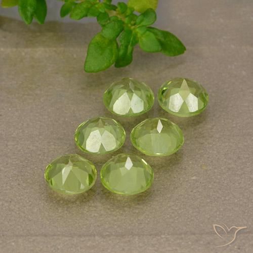 Gemas de Peridoto Verde medio natural de 3.12 ct, Redondo, VVS-VS