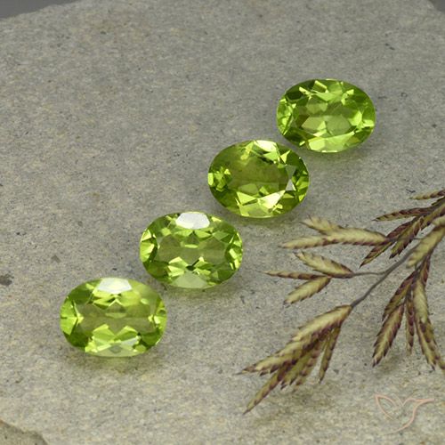 5.57ctw Natural Verde medio Peridoto, Ovalada, VS