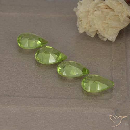 Gemas de Peridoto Verde vivo claro natural de 2.64 ct, En forma de pera, VVS-VS