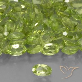 Peridoto Verde medio natural de 0.24 ct, Ovalada, VVS-VS