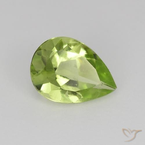 Peridoto Verde medio natural de 0.60 ct, En forma de pera, VVS-VS
