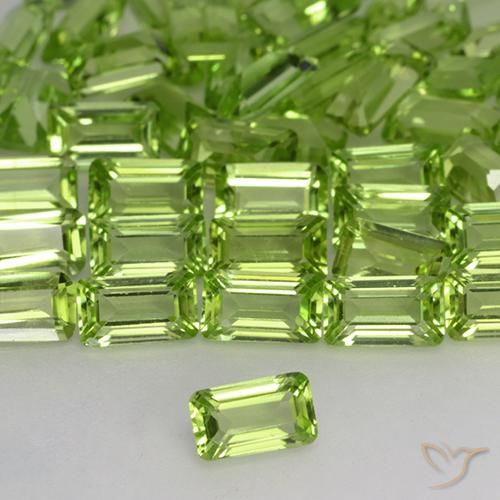 Peridoto Verde vivo claro natural de 0.30 ct, Corte Octágono / Esmeralda, VVS-VS