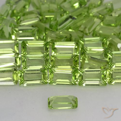 Peridoto Verde vivo claro natural de 0.30 ct, Corte Octágono / Esmeralda, VVS-VS