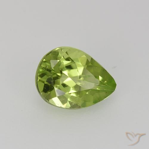 Peridoto Verde medio natural de 0.82 ct, En forma de pera, VS