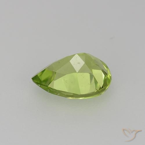 Peridoto Verde medio natural de 0.82 ct, En forma de pera, VS