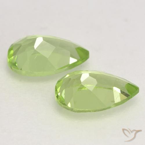 Gemas de Peridoto Verde vivo claro natural de 0.89 ct, En forma de pera, VVS-VS