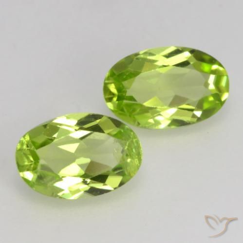 Gemas de Peridoto Verde medio natural de 0.98 ct, Ovalada, VS
