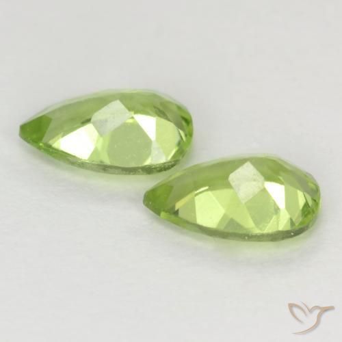 Gemas de Peridoto Verde vivo claro natural de 0.89 ct, En forma de pera, VVS-VS