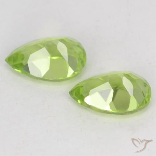 Gemas de Peridoto Verde vivo claro natural de 0.93 ct, En forma de pera, VVS-VS