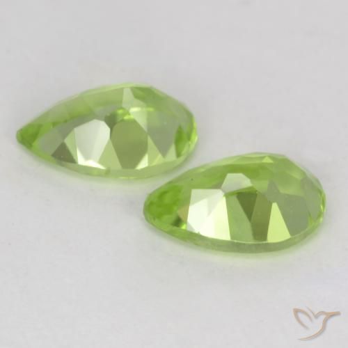 Gemas de Peridoto Verde vivo claro natural de 0.91 ct, En forma de pera, VVS-VS