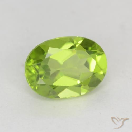 Peridoto Verde medio natural de 1.49 ct, Ovalada, VVS-VS