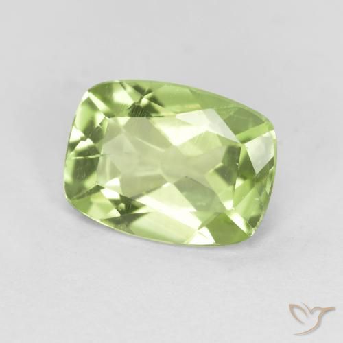 Peridoto Verde medio natural de 1.08 ct, Forma Cojín, VS