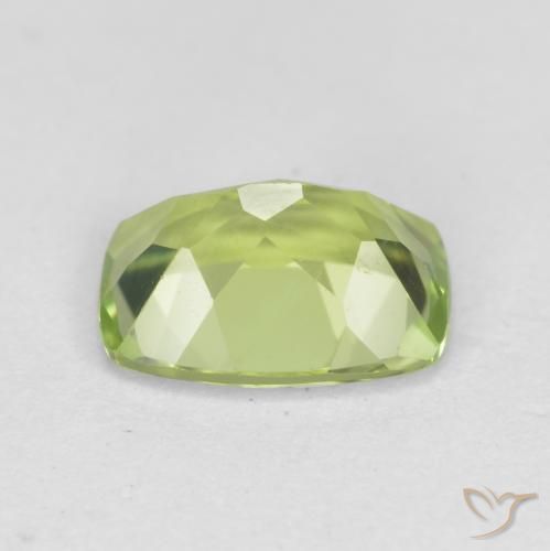 Peridoto Verde medio natural de 1.31 ct, Forma Cojín, VVS-VS