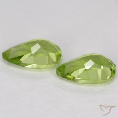 Gemas de Peridoto Verde medio natural de 0.93 ct, En forma de pera, VVS-VS