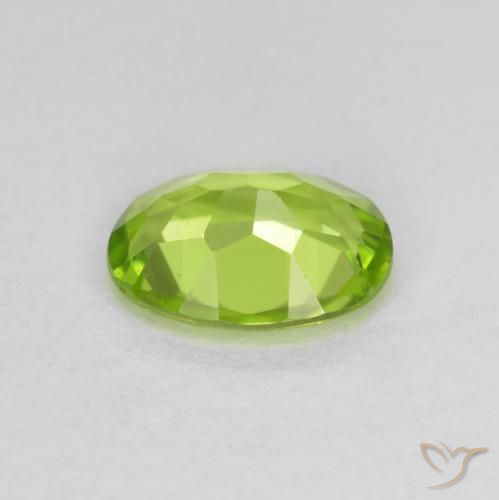 Peridoto Verde medio natural de 1.59 ct, Ovalada, VS